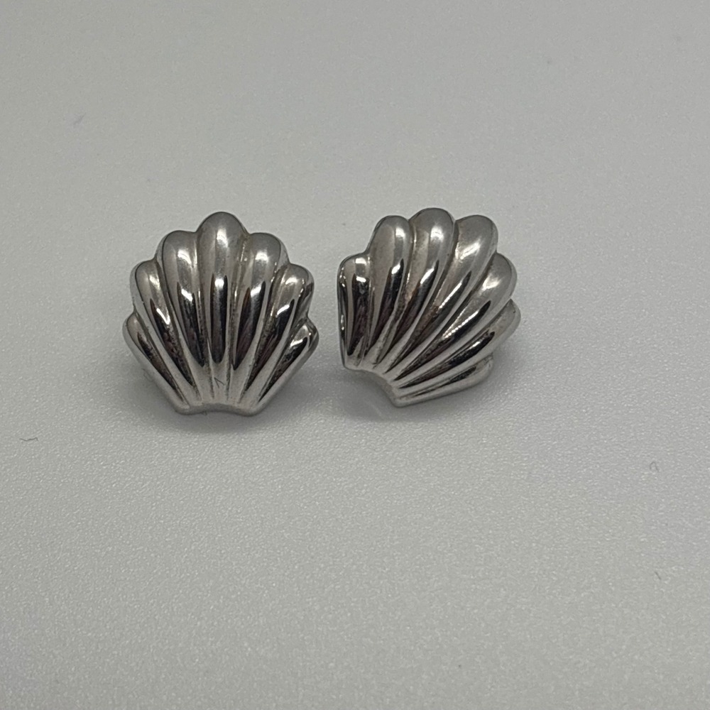 Monet Vintage Silver Tone Seashell Stud Earrings Nautical Scallop Shell‎ Coastal